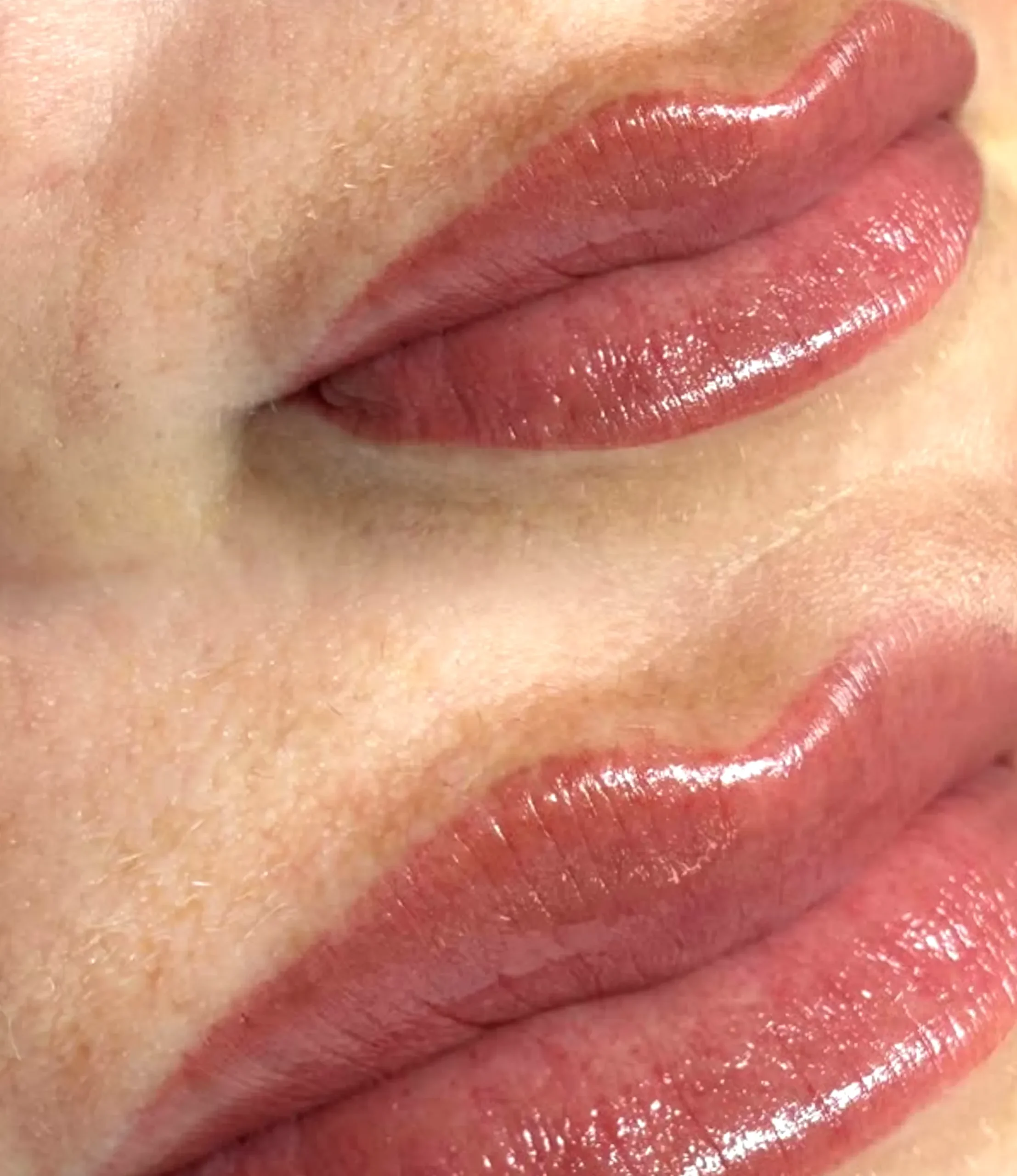 secondary numbing lip blush